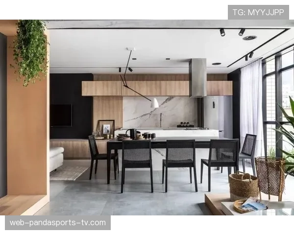 王楠家的厨房比我家客厅还大，这谁顶得住啊